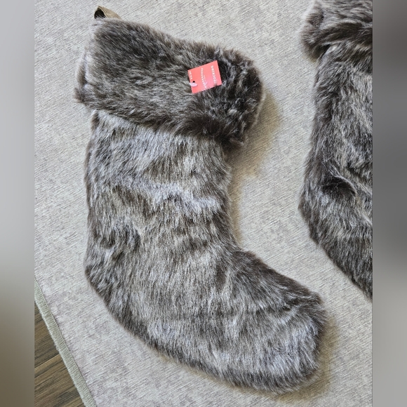 🆕 Set of 2! 18"-20" Dark Brown Gray Faux Fur Christmas Holiday Stockings Furry - Picture 6 of 10